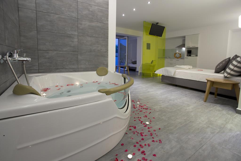 Kapahi Seaview Hotel Apartments Потос Экстерьер фото