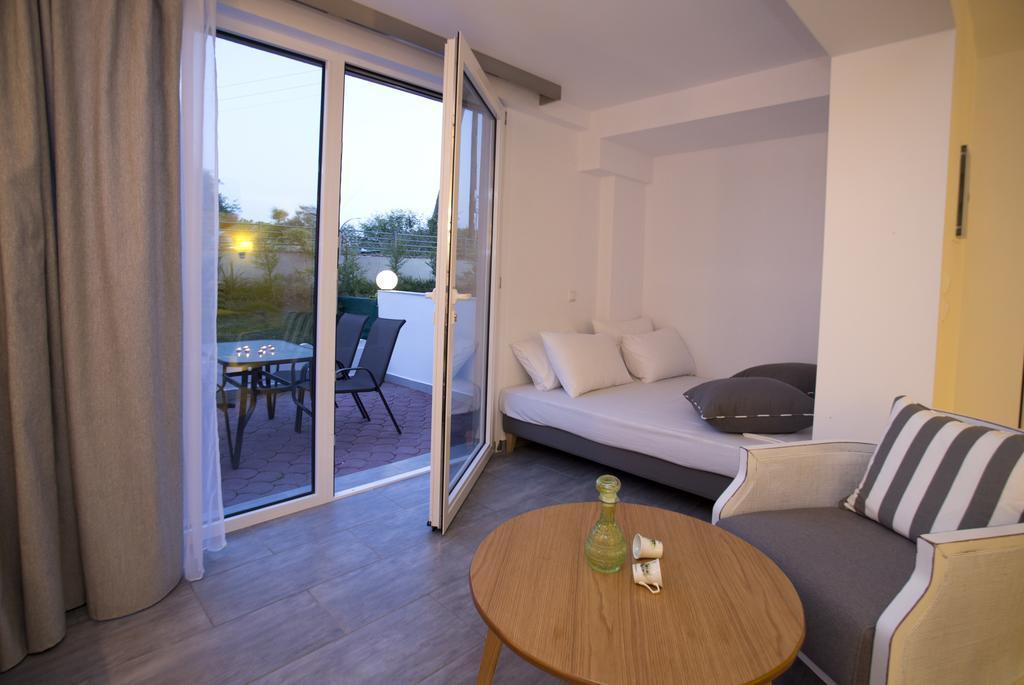 Kapahi Seaview Hotel Apartments Потос Экстерьер фото